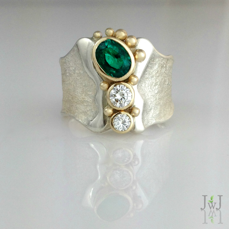 The Emerald emPOWER Ring features an ethically sourced lab created Emerald, with recycled Diamonds and Gold.